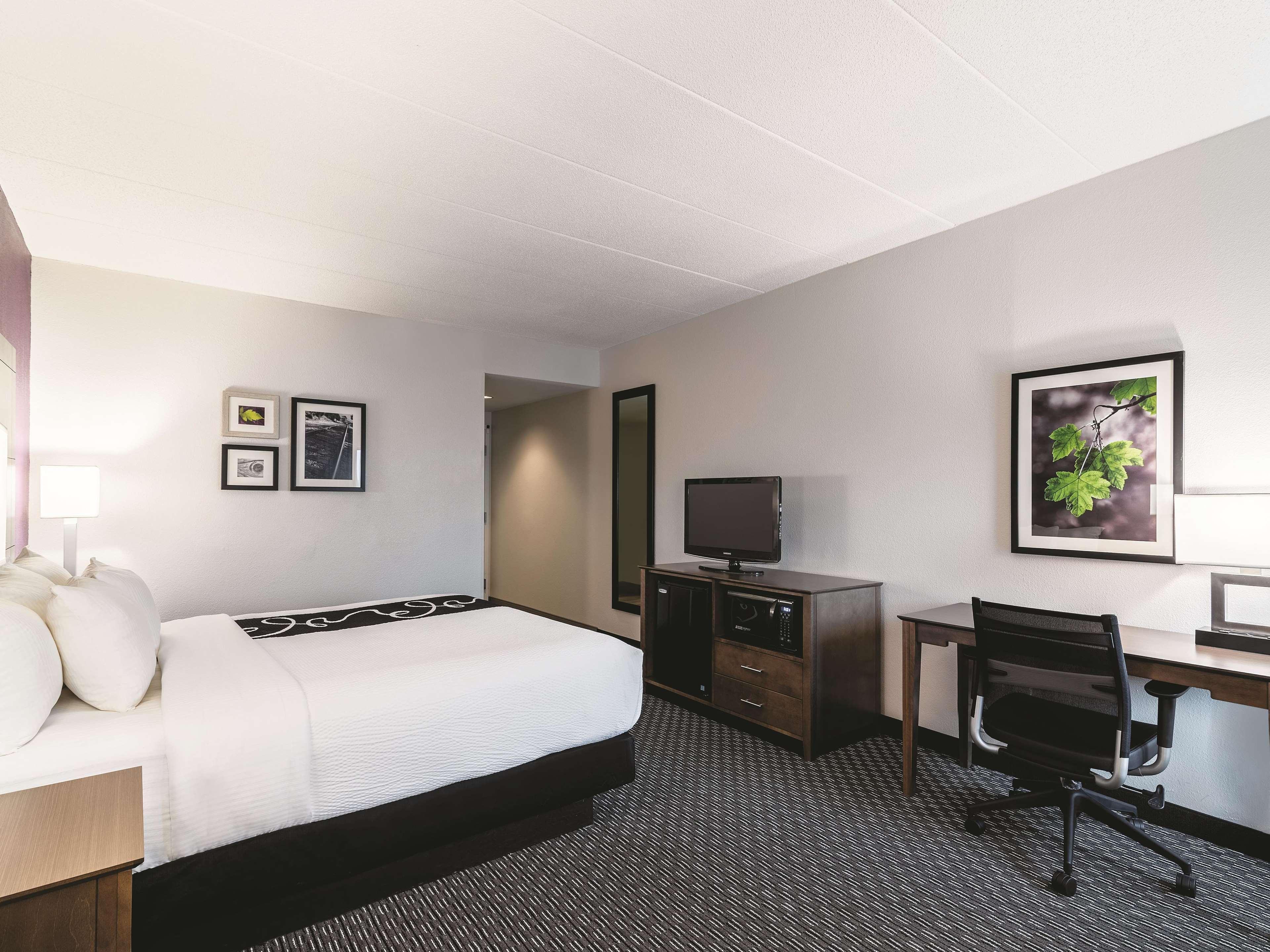La Quinta By Wyndham Salem Nh Hotell Eksteriør bilde