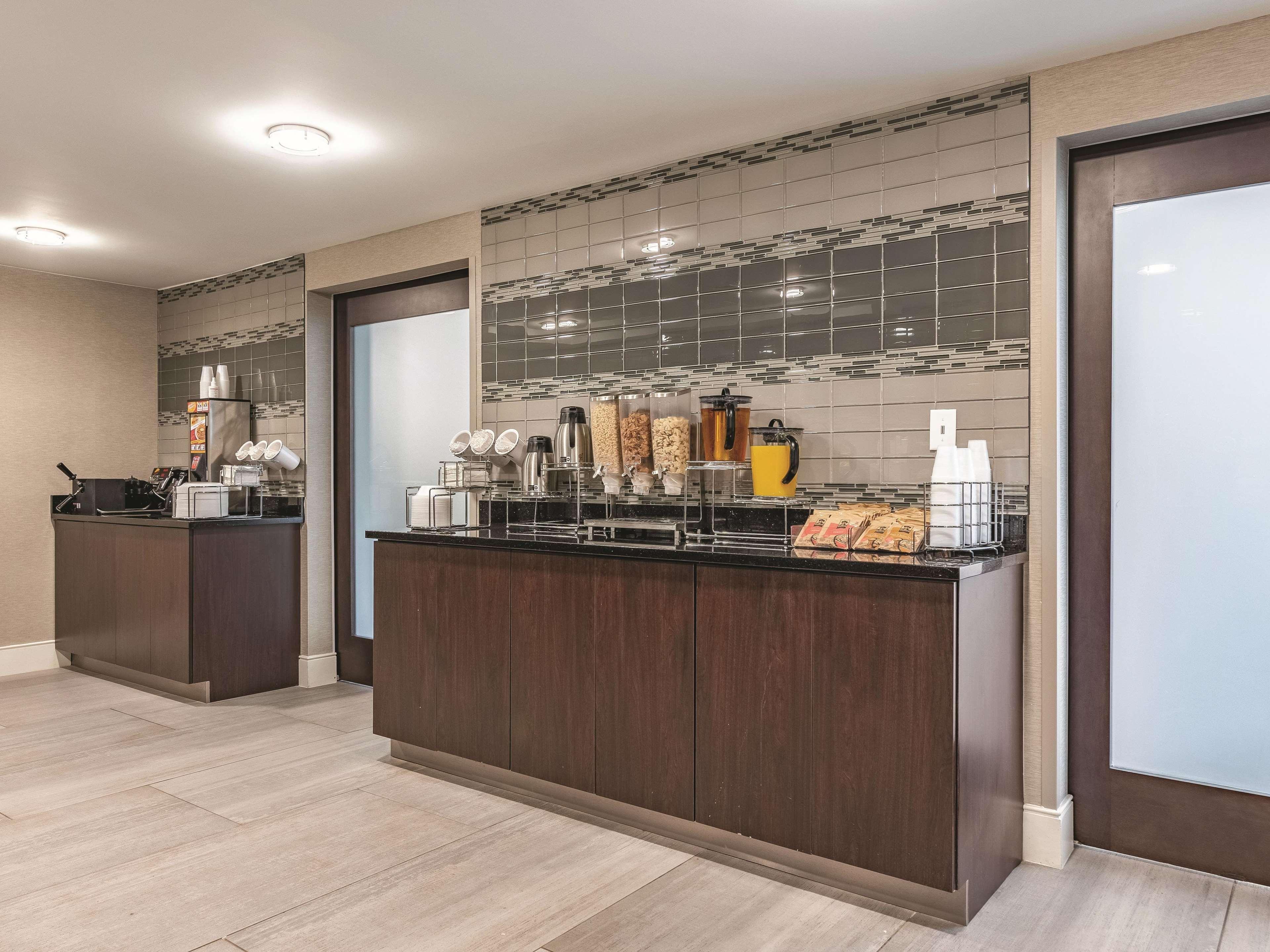 La Quinta By Wyndham Salem Nh Hotell Eksteriør bilde